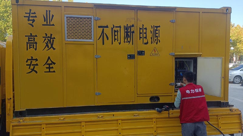 兴安柴油发电机组和UPS电源配合使用时，如何避免切换过程中的电力中断？